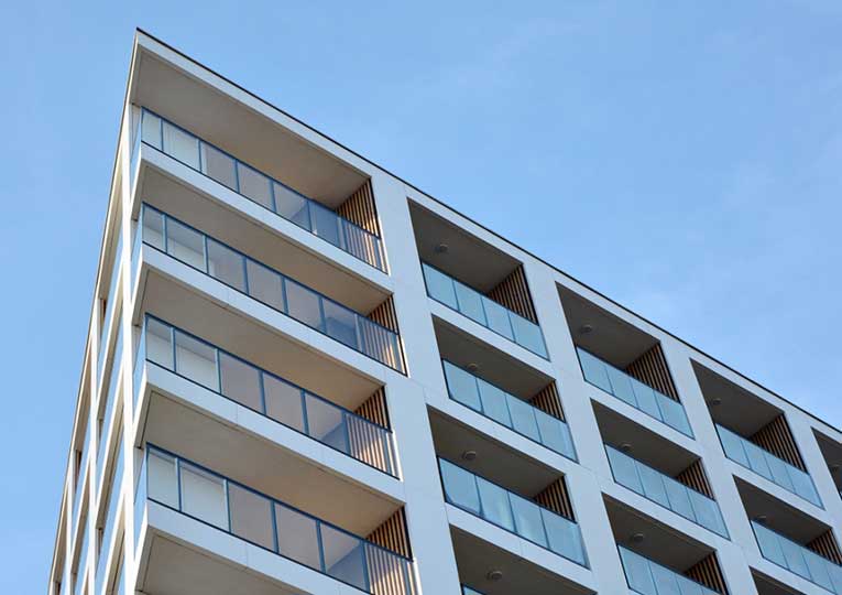 Deciding between aluminium vs. glass balustrades? Here’s everything you need to know